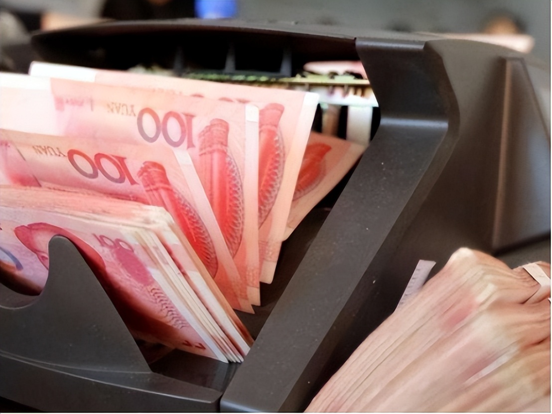 我国经济快速发展，人民生活水平提高，年轻人存款意识渐强