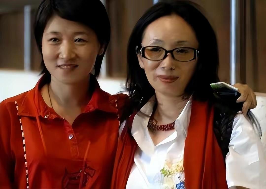 戴秀丽儿子现状如何？富豪母亲离婚后，他的生活有变化吗？