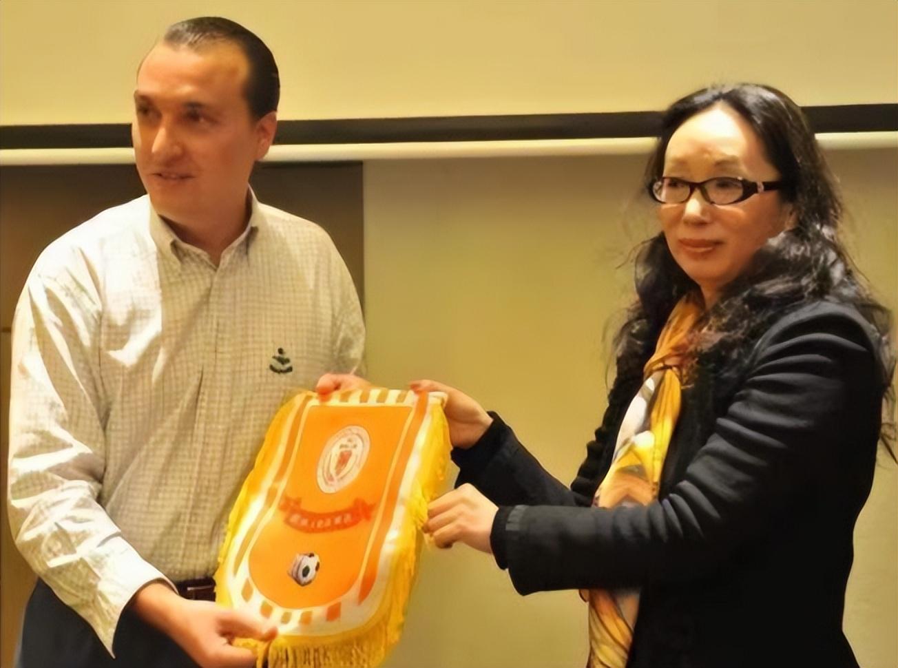 戴秀丽 创业经历_女富豪戴秀丽 离婚原因_戴秀丽的儿子