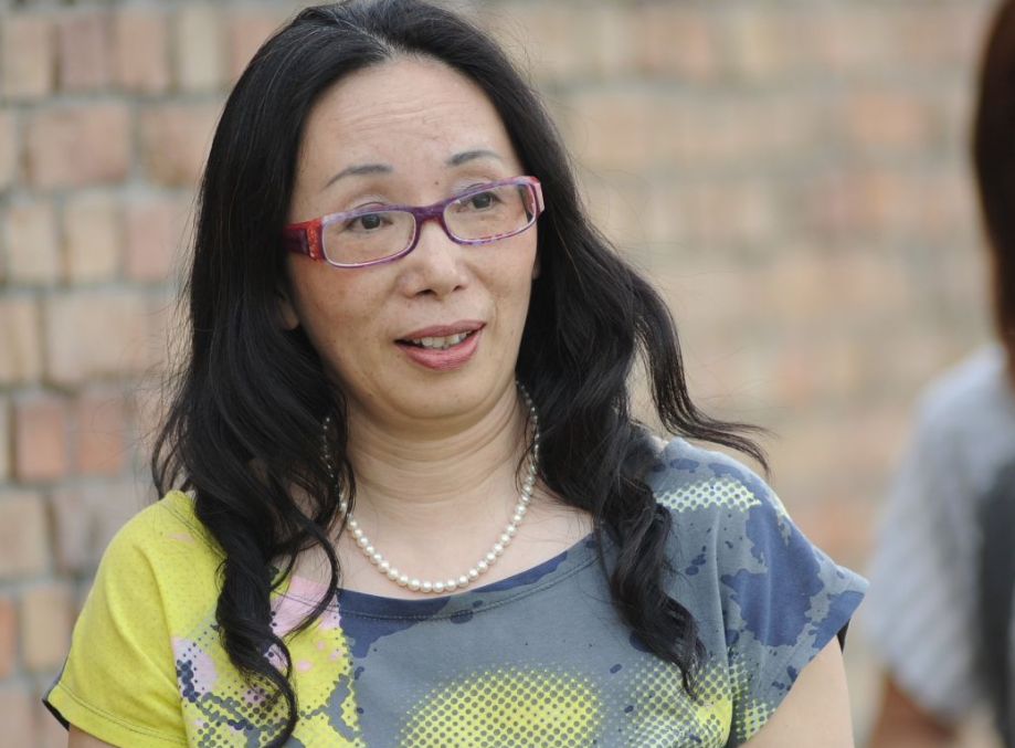 戴秀丽的儿子_女首富戴秀丽 离婚原因 托尼霍肯婚姻故事