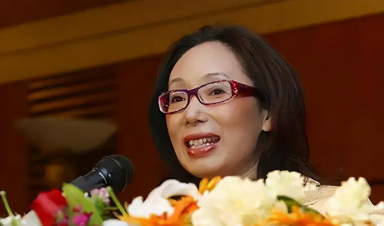 女首富戴秀丽 离婚原因 托尼霍肯婚姻故事_戴秀丽的儿子