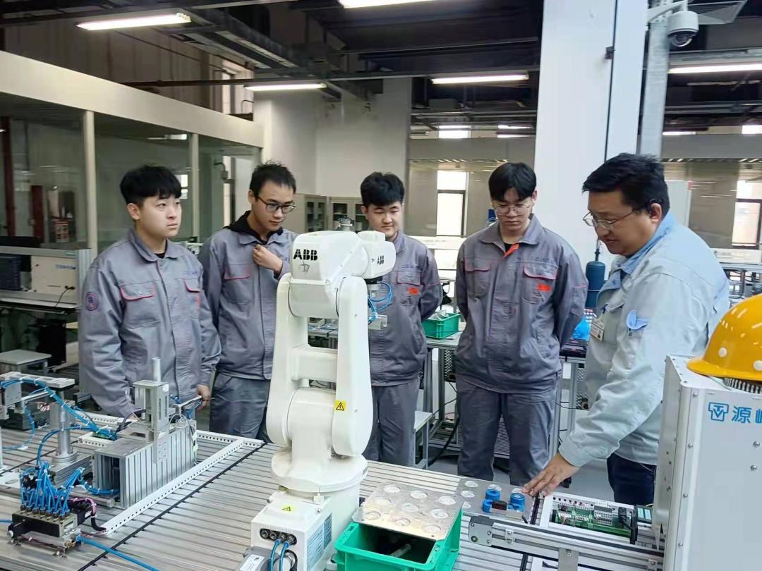 海河工匠涵养班成效如何？毕业生就业现状调查，揭秘技能人才培养新模式