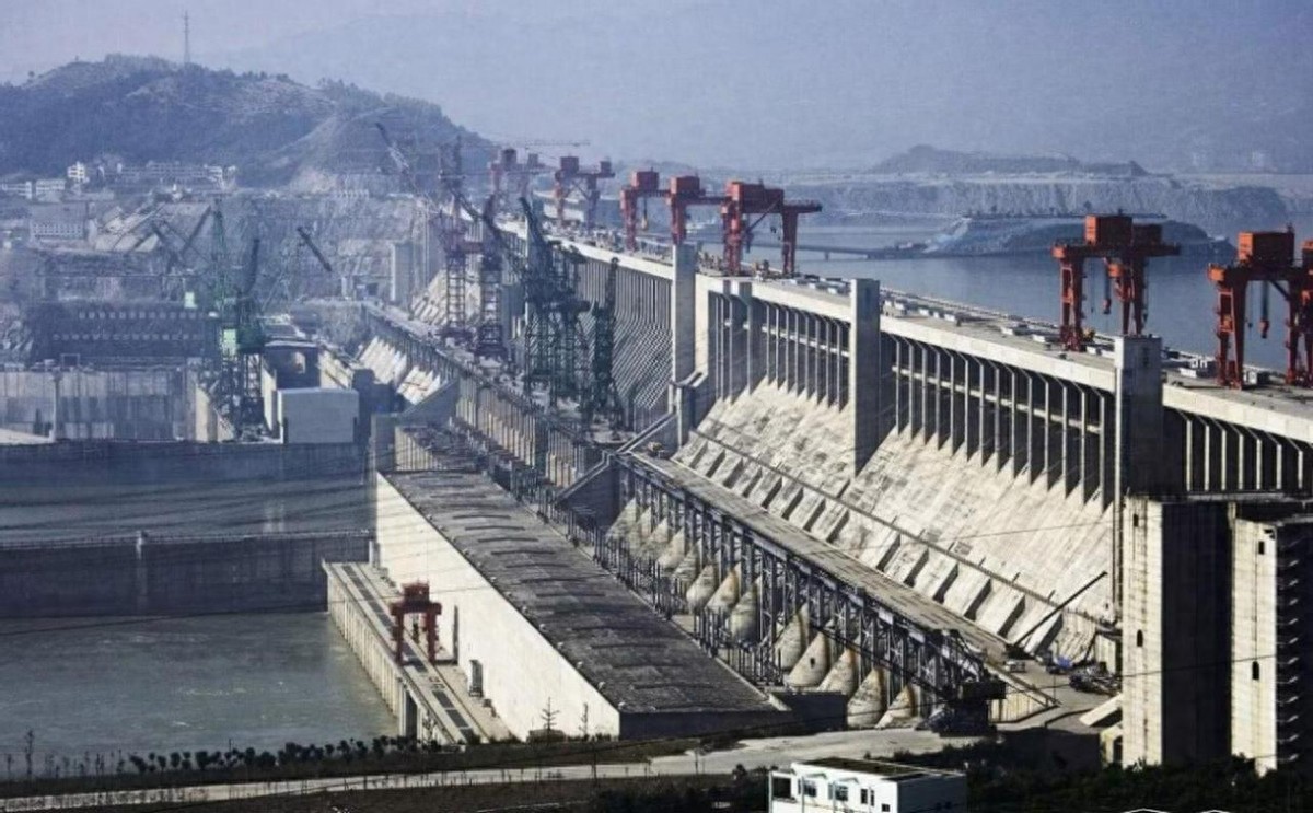 日本网友疑问三峡大坝为何没被炸？建成19年还能撑多久？