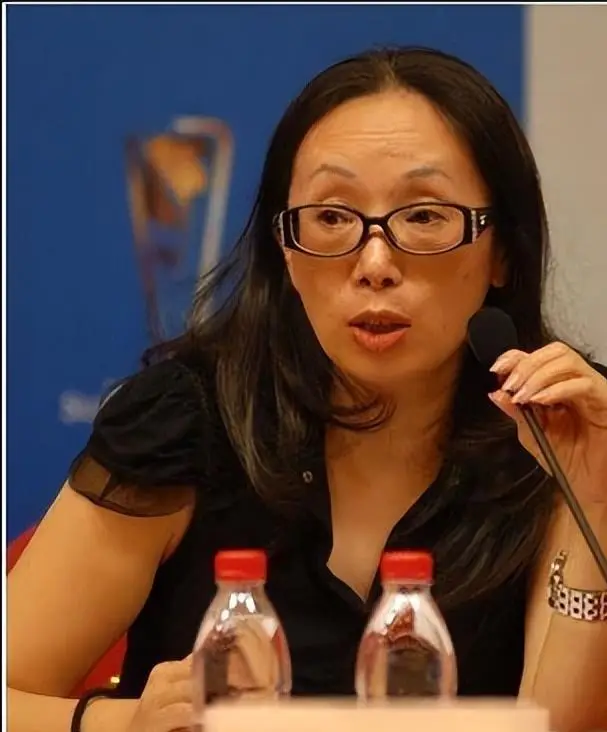 霍肯教授离婚真相：厌倦奢华生活？价值观冲突导致21年婚姻破裂