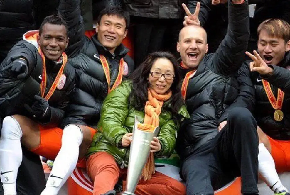 秀丽·霍肯财富观念差异_女富豪戴秀丽离婚记_托尼·霍肯教授离婚原因