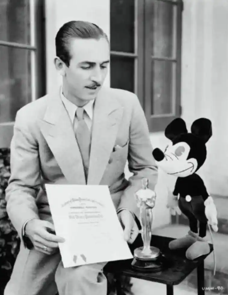 华特·迪士尼生平事迹_华特迪士尼的故事_米奇老鼠的诞生与流行