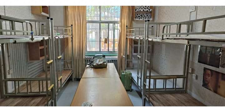 南京财经大学宿舍真实情况：燕山校区八改六，研究生四人间有独卫