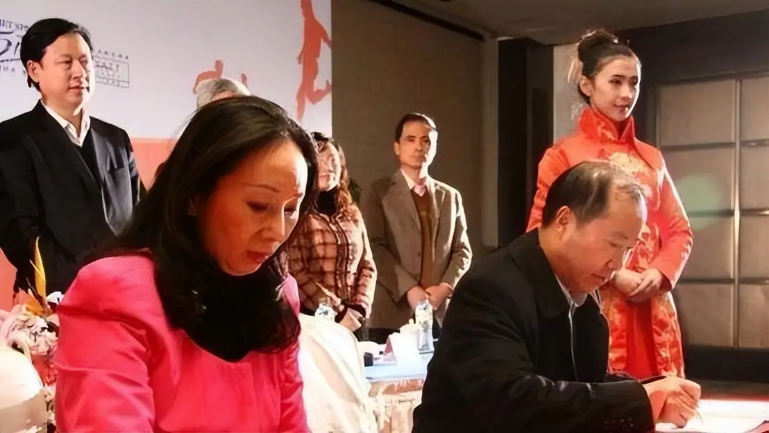 女富豪戴秀丽离婚 时代周报_爱情与物质平衡_女富豪戴秀丽真实故事