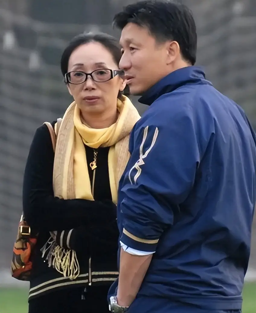 女富豪戴秀丽真实故事_爱情与物质平衡_女富豪戴秀丽离婚 时代周报
