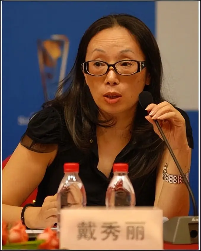 女富豪戴秀丽离婚 时代周报_爱情与物质平衡_女富豪戴秀丽真实故事