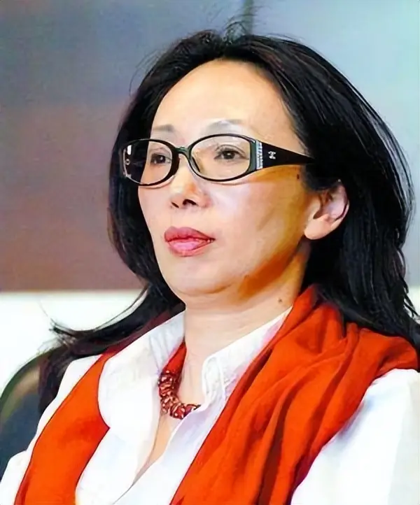 女富豪戴秀丽真实故事_女富豪戴秀丽离婚 时代周报_爱情与物质平衡