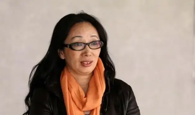 女富豪戴秀丽离婚 时代周报_爱情与物质平衡_女富豪戴秀丽真实故事