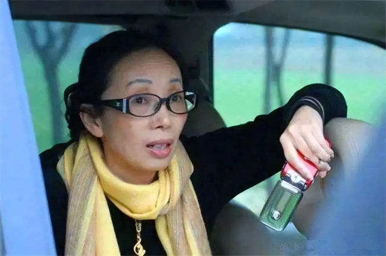 女富豪戴秀丽离婚 时代周报_女富豪戴秀丽真实故事_爱情与物质平衡